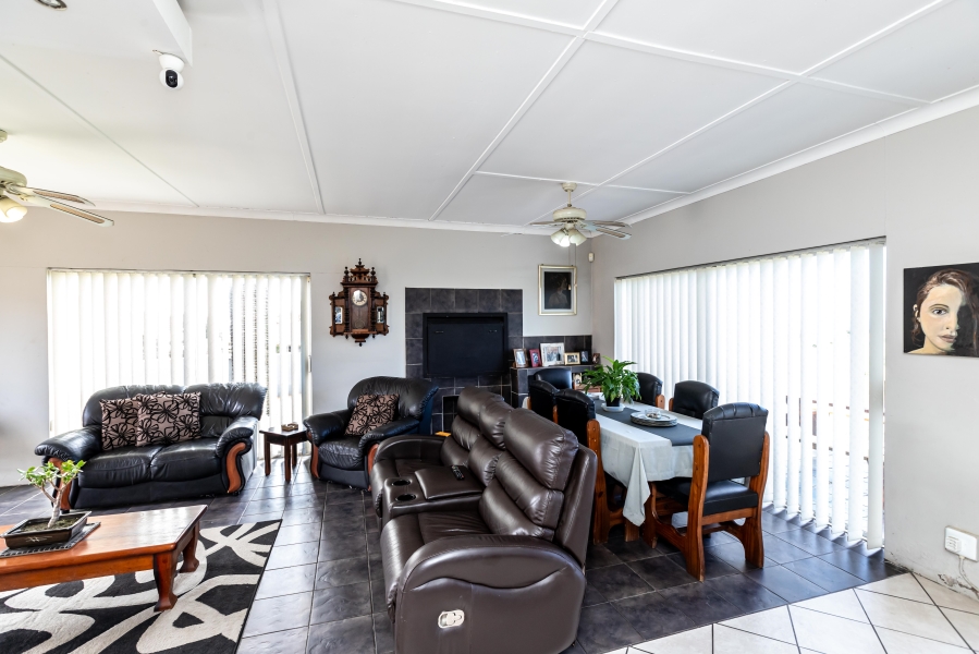 3 Bedroom Property for Sale in Sunnyridge Eastern Cape